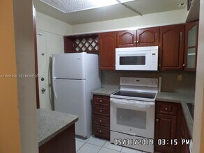 3610 NW 21st St in Lauderdale Lakes, FL - Building Photo - Building Photo