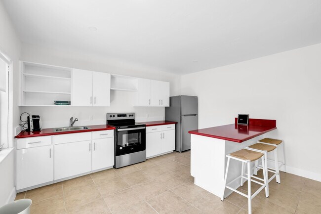 320 Inlet Way in Palm Beach Shores, FL - Building Photo - Building Photo