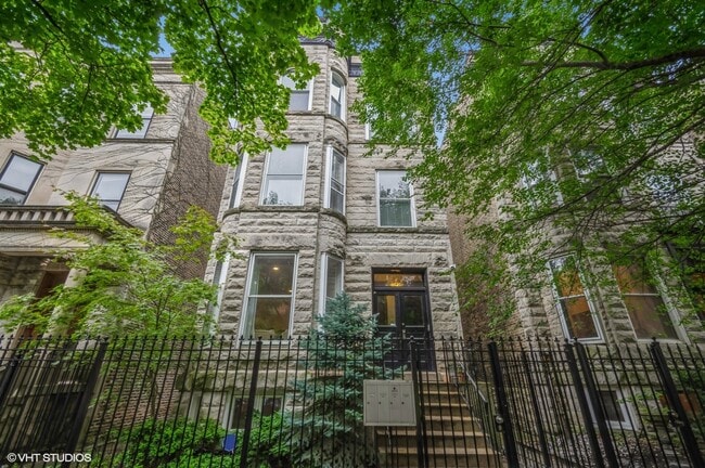 property at 927 W Newport Ave