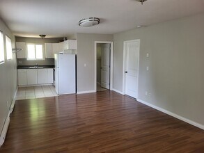 290 Montgomery St in Coquitlam, BC - Building Photo - Building Photo