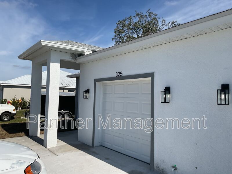 325 Harold Ave S in Lehigh Acres, FL - Building Photo