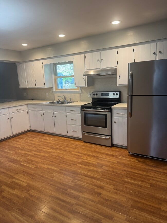 1054 Birchwood Dr in Temperance, MI - Building Photo - Building Photo