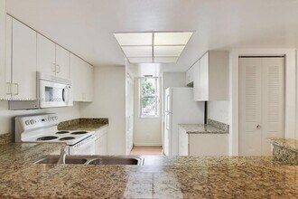 3605 NE 207th St, Unit 3202 in Miami, FL - Building Photo - Building Photo