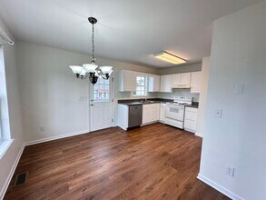 212 Manning Way in Elon, NC - Building Photo - Building Photo