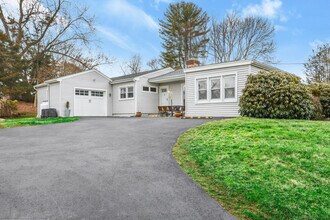 45 Drumlin Rd in Westport, CT - Building Photo - Building Photo