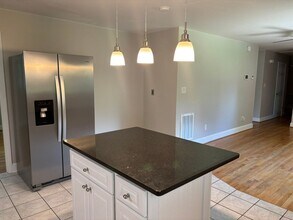 5027 Dogwood Pl in Charlotte, NC - Building Photo - Building Photo