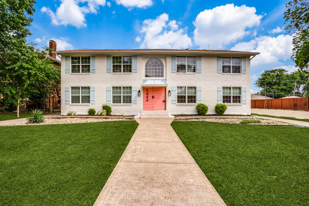 Coconut Grove in Dallas, TX - Building Photo