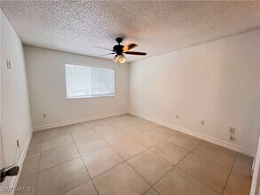 1170 Wildwood Lakes Blvd in Naples, FL - Building Photo - Building Photo