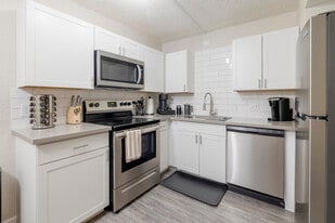 U @ 19th Apartments in Phoenix, AZ - Building Photo