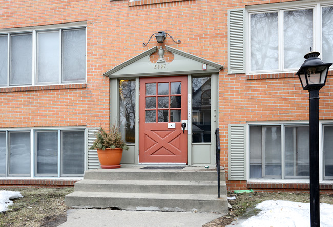 2307 Colfax Ave S in Minneapolis, MN - Foto de edificio - Building Photo