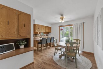 810 Suffolk Dr in Janesville, WI - Building Photo - Building Photo