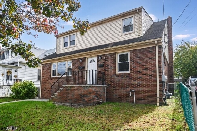 13 Knapp Ave in Clifton, NJ - Foto de edificio - Building Photo