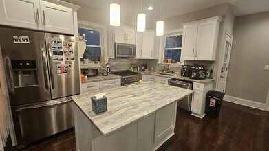 26 Dana St, Unit 1 in Somerville, MA - Foto de edificio - Building Photo