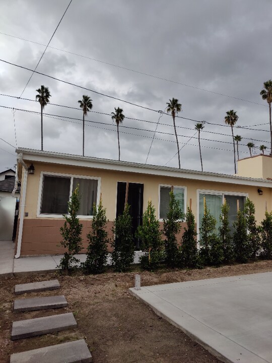 2321 Hillcrest Dr in Los Angeles, CA - Building Photo