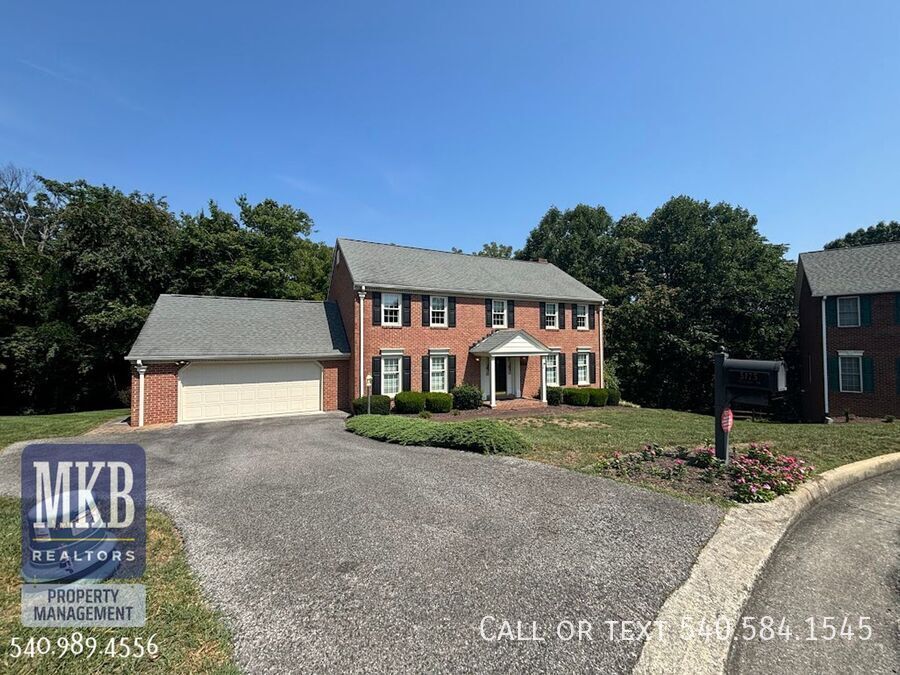 5175 Lakeland Dr in Cave Spring, VA - Foto de edificio