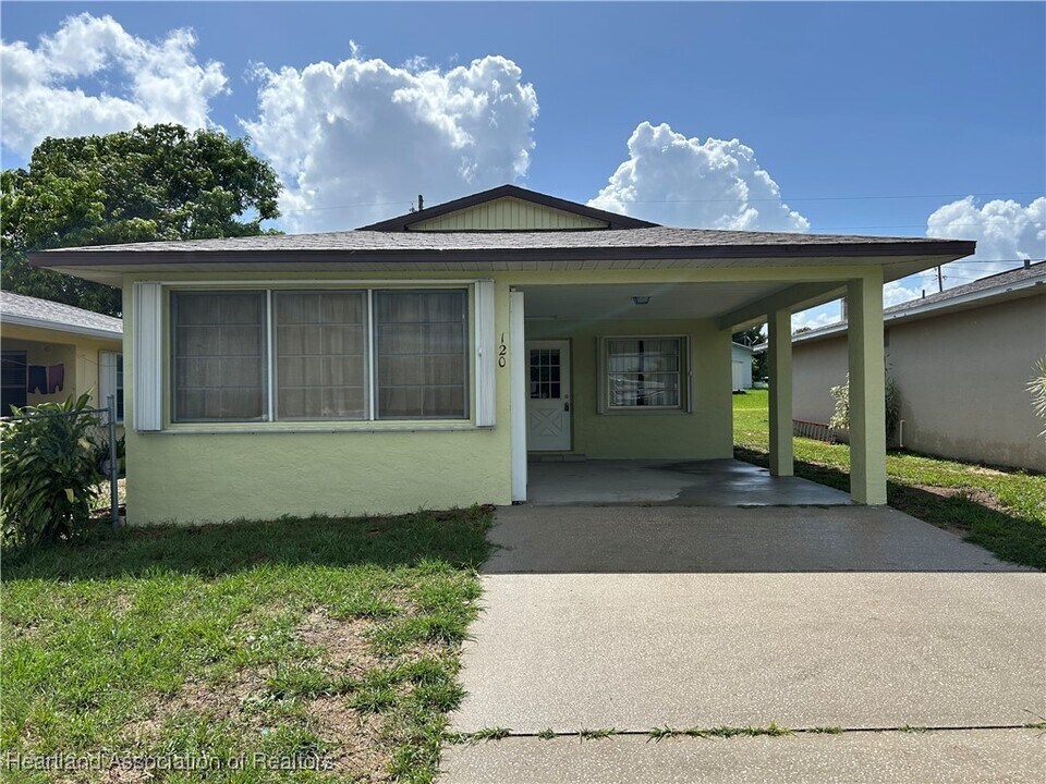 120 Serenity Avenue in Lake Placid, FL - Foto de edificio