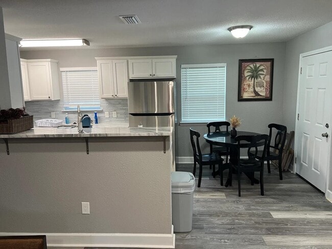 1906 Karen Ln in Tallahassee, FL - Building Photo - Building Photo