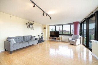 700 Grove St in Jersey City, NJ - Building Photo - Building Photo