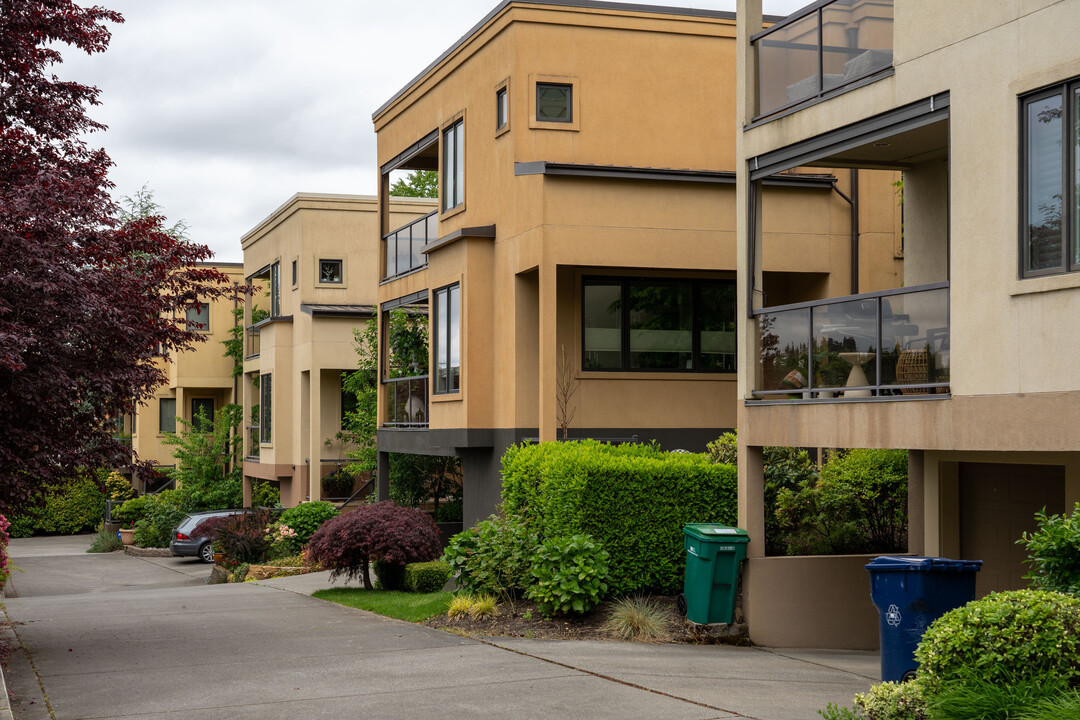 Moss Bay Village in Kirkland, WA - Building Photo