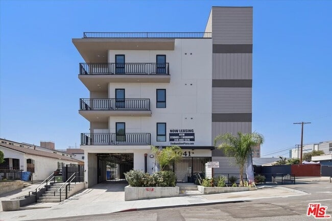 property at 1041 N Cummings St