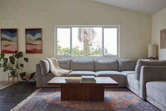 290 Elvado Way in San Diego, CA - Building Photo - Building Photo