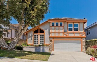 7557 W 82nd St in Los Angeles, CA - Building Photo