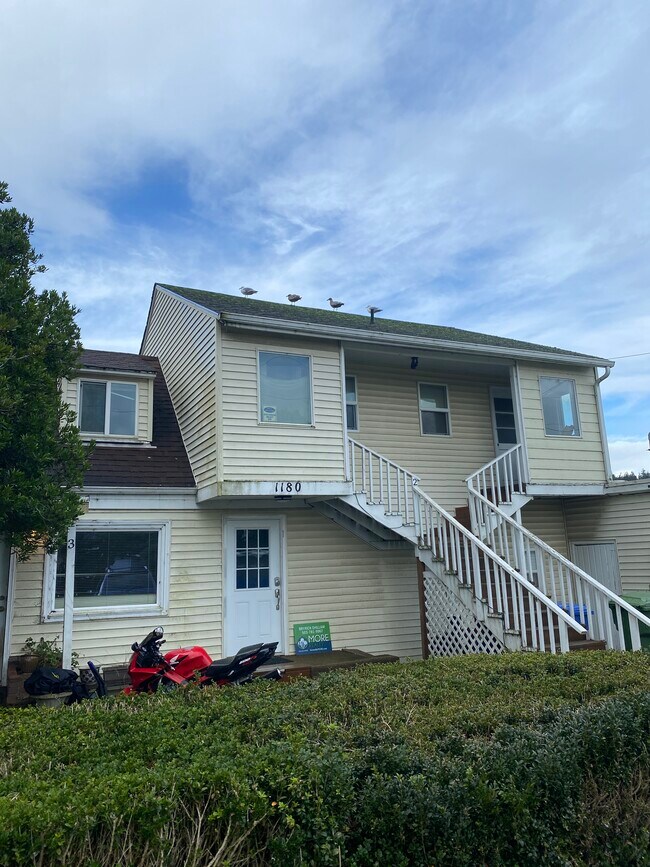 1180 NE Broadway St Rentals in Waldport, OR