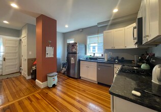 23 Berwick Rd, Unit 1 in Medford, MA - Foto de edificio - Building Photo