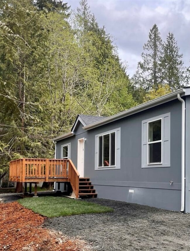 property at 9618 Mariner Dr NW