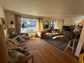 3012 S Herman St, Unit 3012 S Herman St in Milwaukee, WI - Foto de edificio - Building Photo