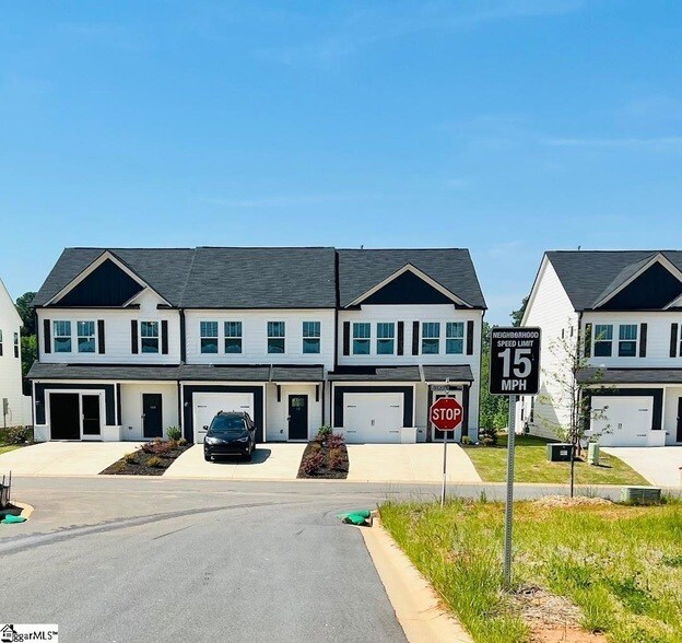 100 Evergrace Wy in Mauldin, SC - Building Photo