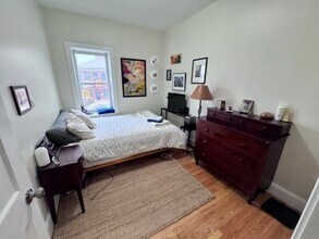 2028 Massachusetts Ave, Unit 1 in Cambridge, MA - Foto de edificio - Building Photo