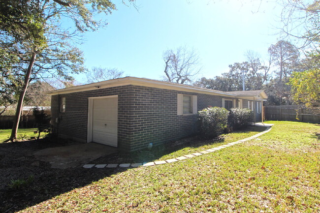 property at 7160 N Palafox St