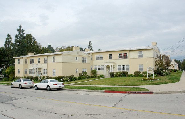 Silver Lake Garden Apartments in Los Angeles, CA - Foto de edificio - Building Photo