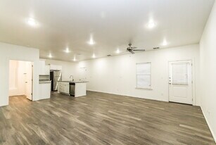 6924 21st St in Lubbock, TX - Building Photo