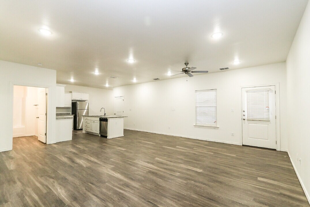 6924 21st St in Lubbock, TX - Foto de edificio
