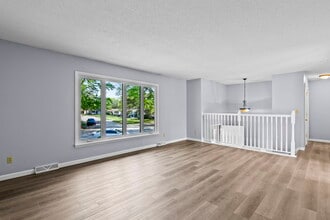 204 Saxon Dr in Springfield, IL - Foto de edificio - Building Photo