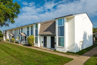 Broad Ripple Trails in Indianapolis, IN - Foto de edificio - Building Photo