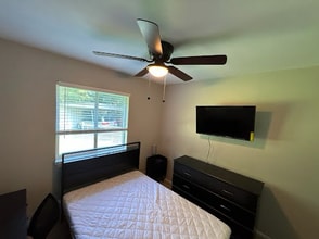 2500 Fallcreek St in Arlington, TX - Foto de edificio - Building Photo