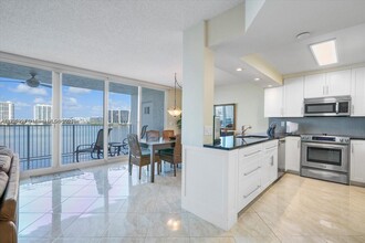 17800 N Bay Rd in Sunny Isles Beach, FL - Building Photo - Building Photo