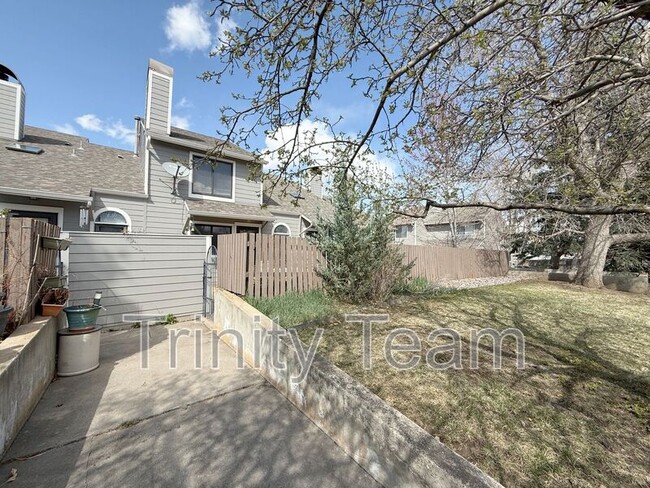 property at 392 S Taft Ct