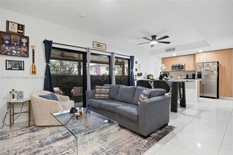 214 NW 13th Ct in Florida City, FL - Building Photo - Building Photo