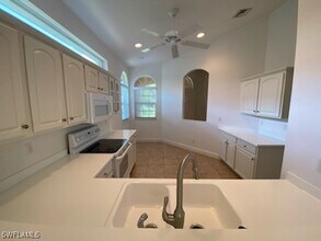15377 Cortona Way in Naples, FL - Foto de edificio - Building Photo