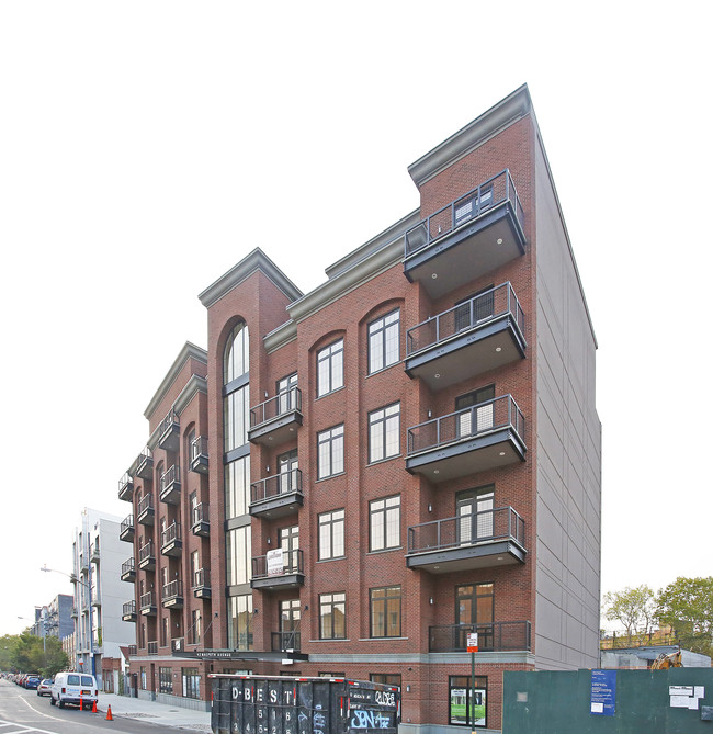 36 Maspeth Ave in Brooklyn, NY - Foto de edificio - Building Photo