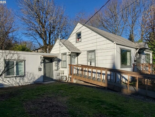 2127-27 NE 5th St in Gresham, OR - Building Photo - Building Photo