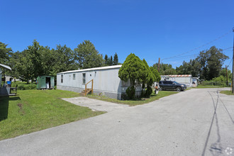 221 21st St SE in Ruskin, FL - Building Photo - Building Photo