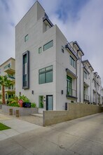 4422 Riley Dr in Los Angeles, CA - Building Photo - Building Photo