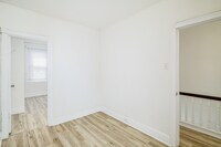 635 W Russell St photo'