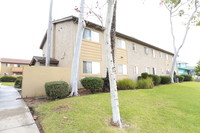 James Place Apartments in Chula Vista, CA - Foto de edificio - Building Photo