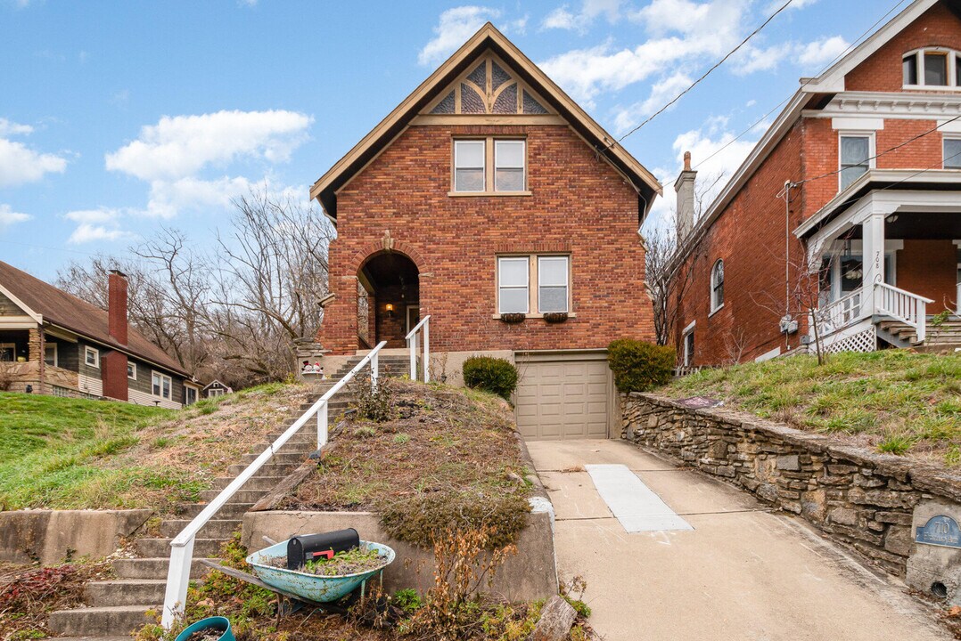 710 Highland Ave in Fort Wright, KY - Building Photo